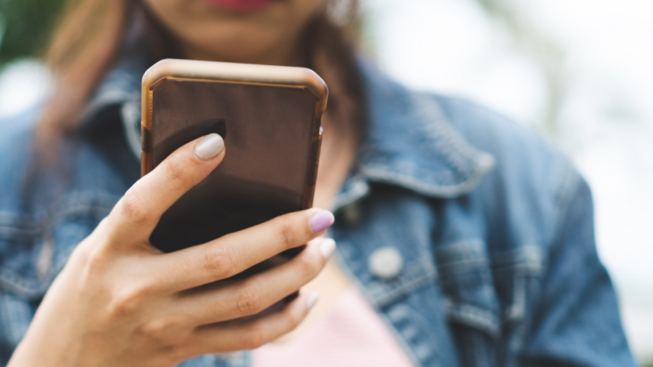 How Do Change Carriers on a Samsung Galaxy S10 eSIM?